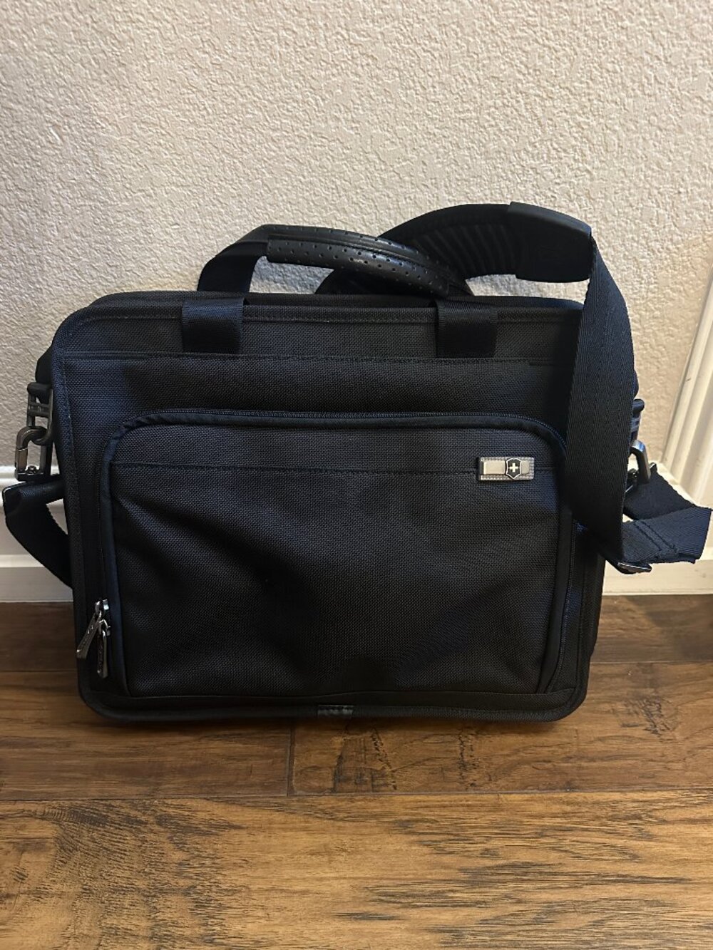 Victorinox Swiss Army Black Nylon Laptop Briefcase Messenger Bag